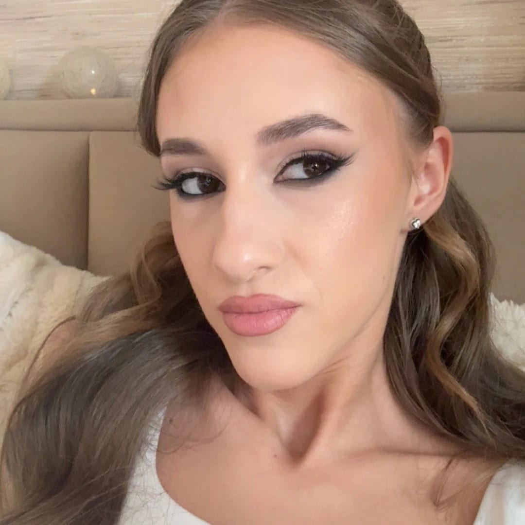 yoana — UGC криейтър