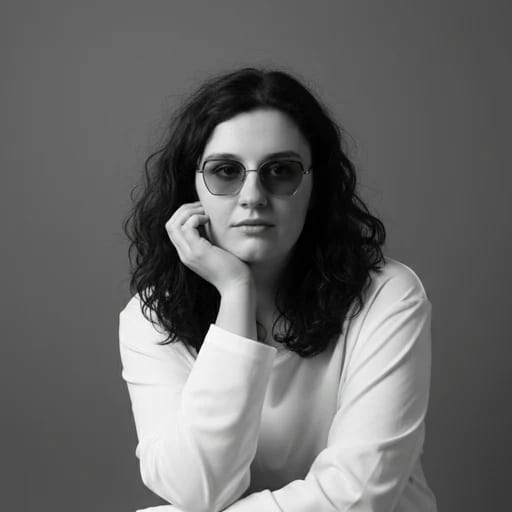 mira — UGC криейтър